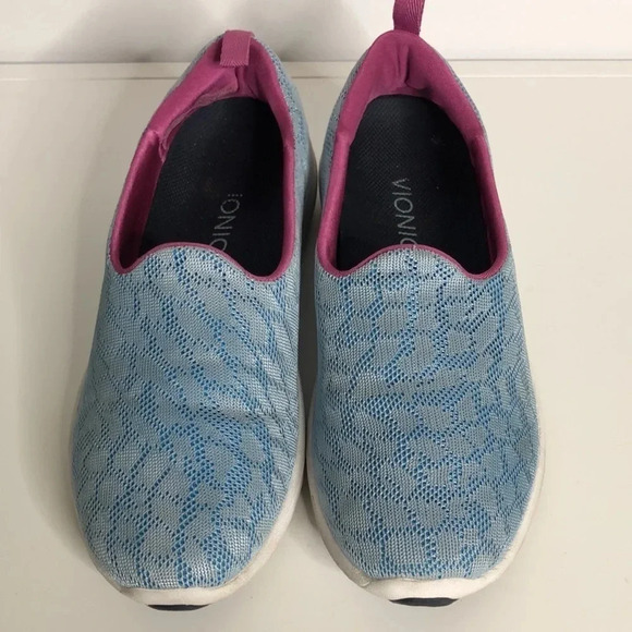 VIONIC Mesh Sneakers - Picture 4 of 8